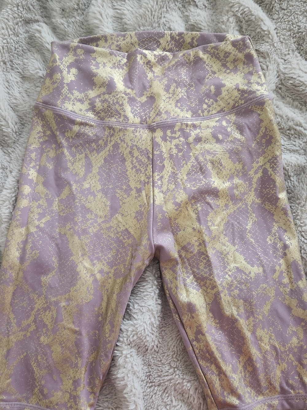 AstoriaAcrivewear Lavender Shorts With Metallic Gold Accent